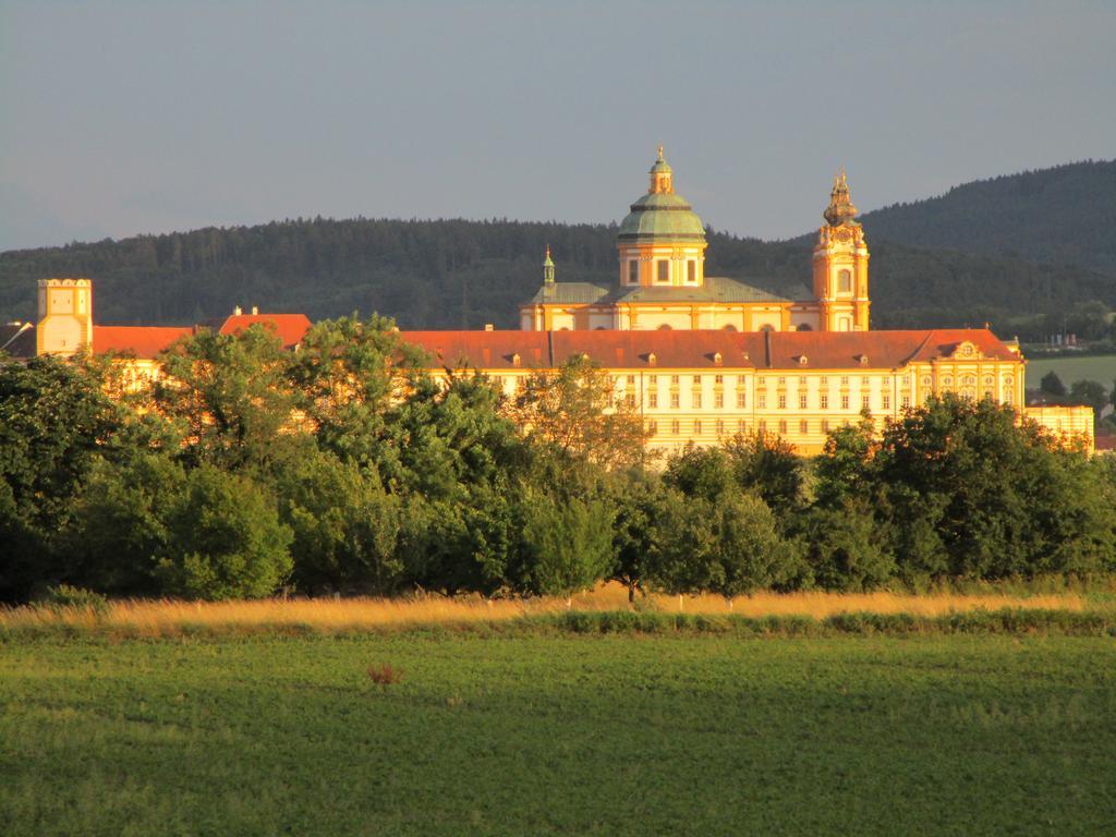 Haus Sundl - Privatzimmer Emmersdorf an der Donau Exterior foto
